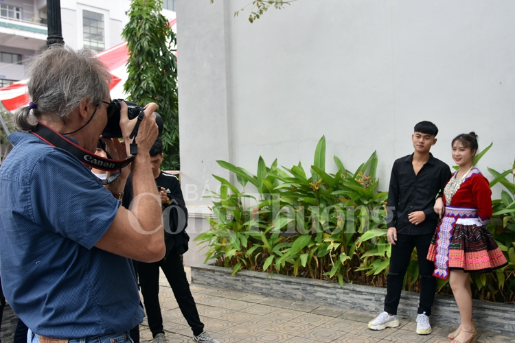 sac mau van hoa tet mong xuong pho