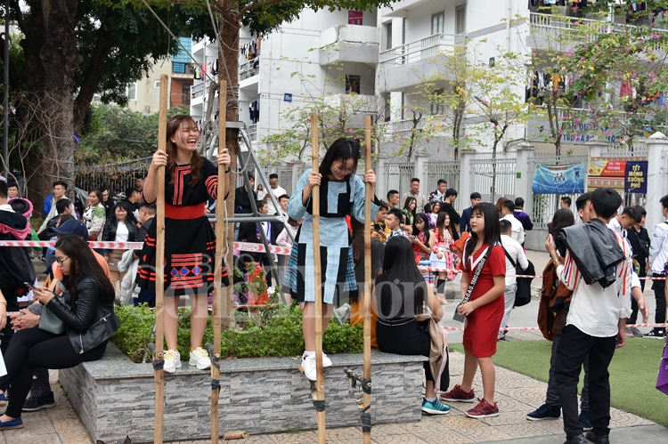 sac mau van hoa tet mong xuong pho