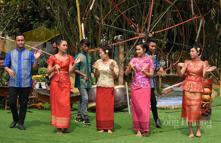 trang phuc truyen thong di san van hoa cua tung dan toc