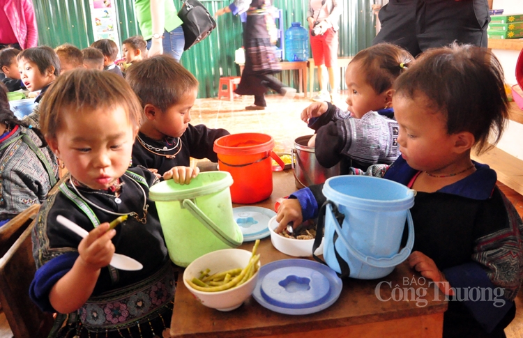 xuan cung tre em vung cao