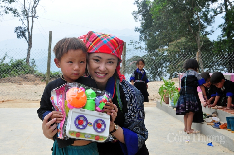 xuan cung tre em vung cao