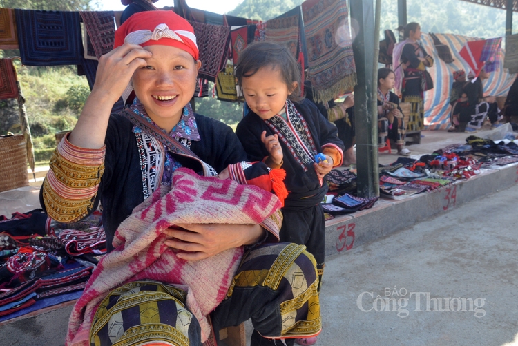 xuan cung tre em vung cao