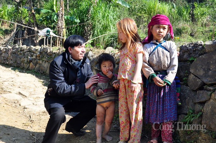 xuan cung tre em vung cao