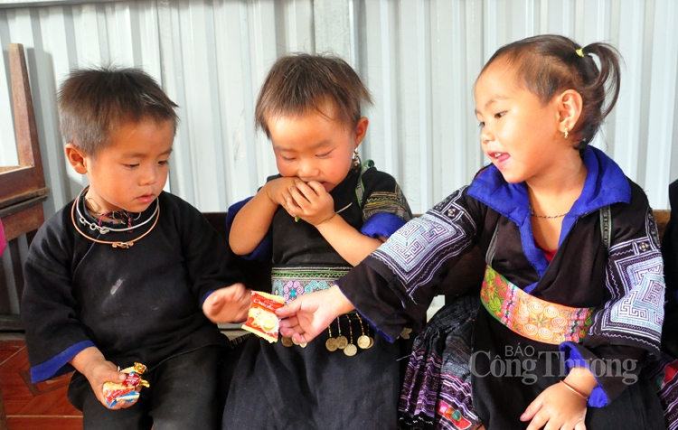 xuan cung tre em vung cao