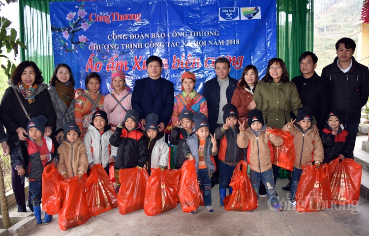 xuan cung tre em vung cao