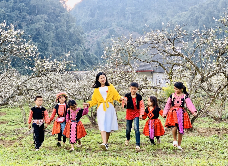 xuan cung tre em vung cao