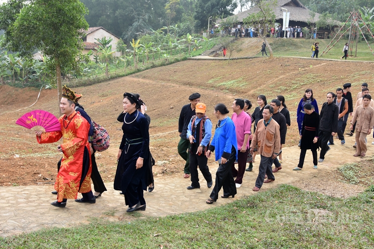 du xuan cung ngoi nha chung