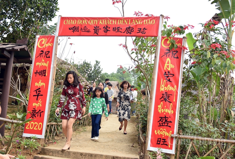du xuan cung ngoi nha chung