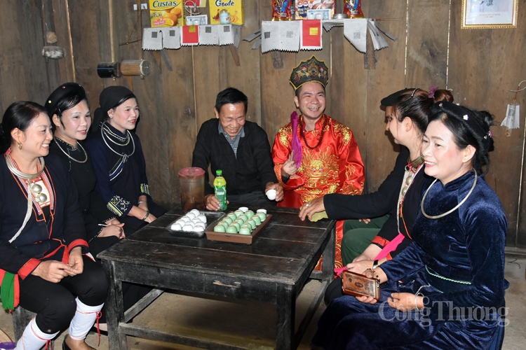 du xuan cung ngoi nha chung