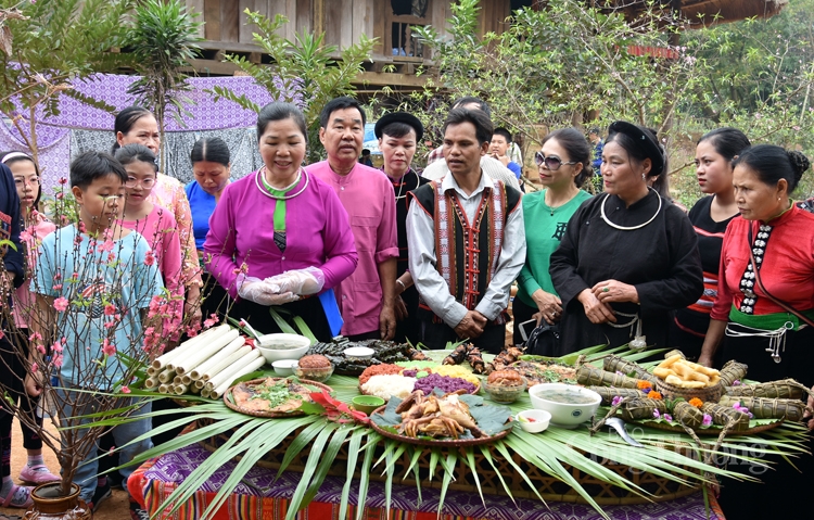 du xuan cung ngoi nha chung