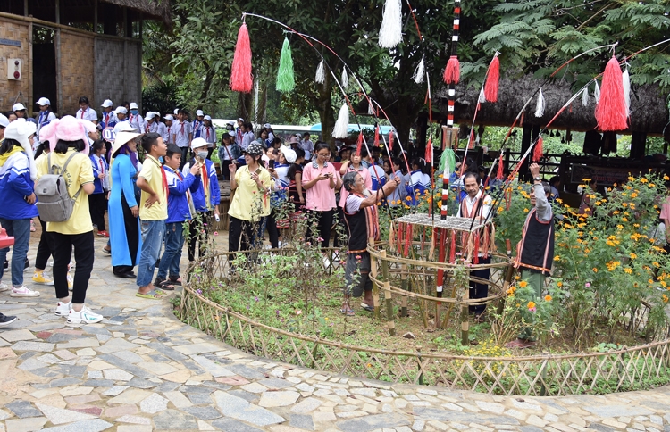 du xuan cung ngoi nha chung