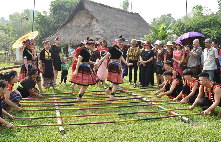 du xuan cung ngoi nha chung