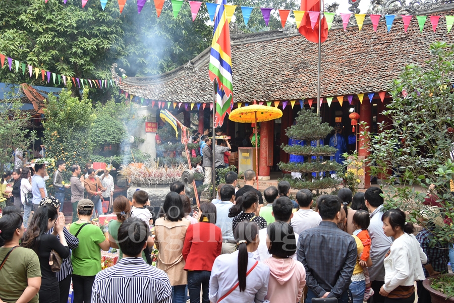 le hoi den va tuong nho tan vien son thanh