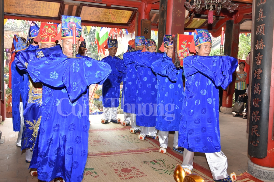 le hoi den va tuong nho tan vien son thanh