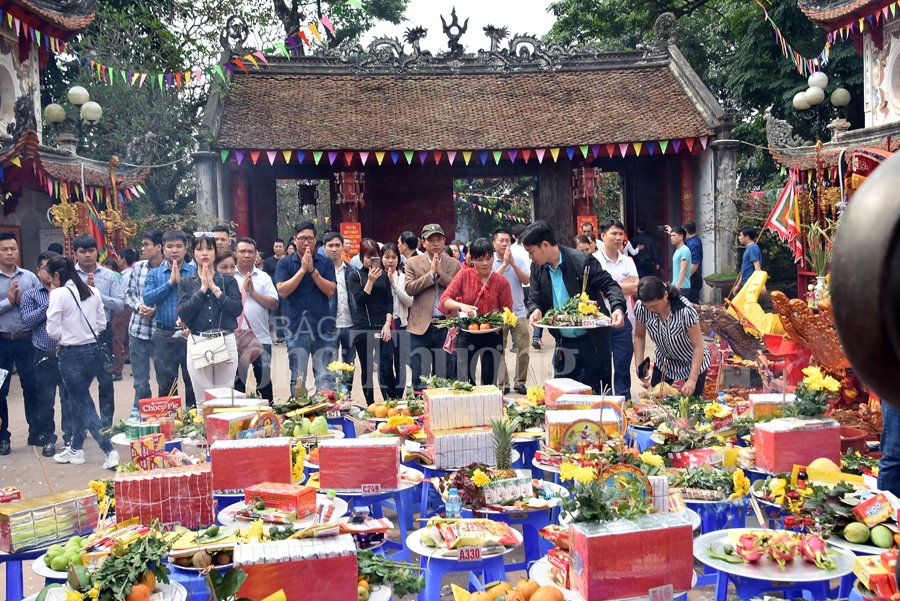 le hoi den va tuong nho tan vien son thanh