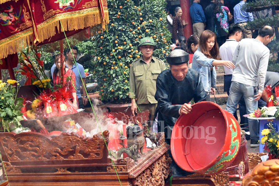 le hoi den va tuong nho tan vien son thanh