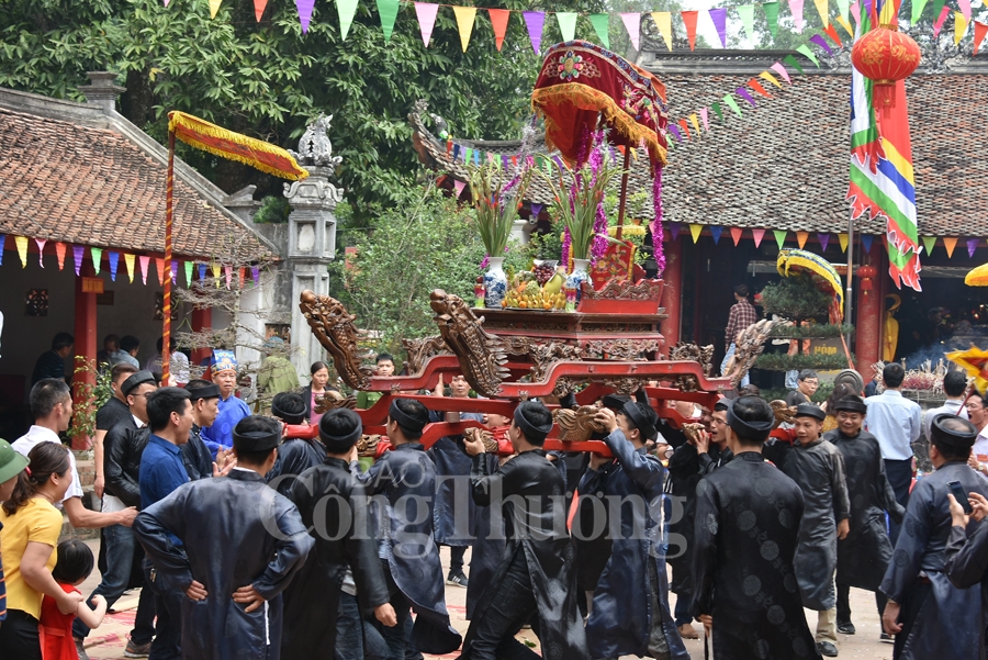 le hoi den va tuong nho tan vien son thanh
