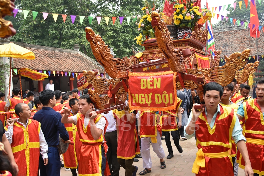 le hoi den va tuong nho tan vien son thanh