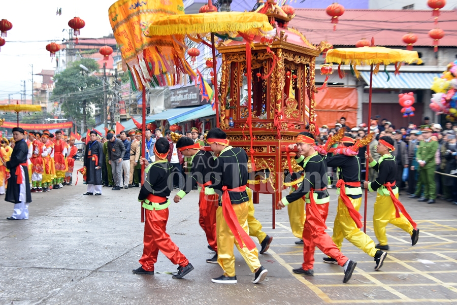 tung bung le hoi ky cung ta phu lang son