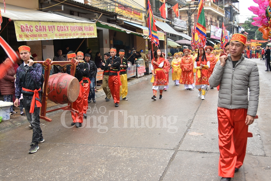 tung bung le hoi ky cung ta phu lang son