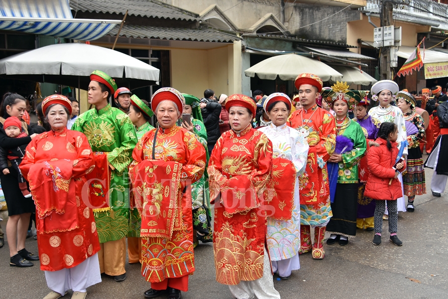 tung bung le hoi ky cung ta phu lang son