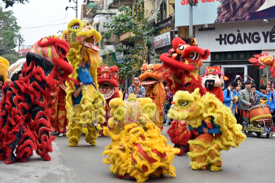tung bung le hoi ky cung ta phu lang son