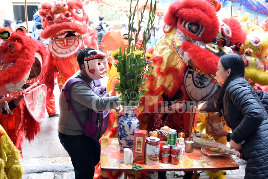 tung bung le hoi ky cung ta phu lang son