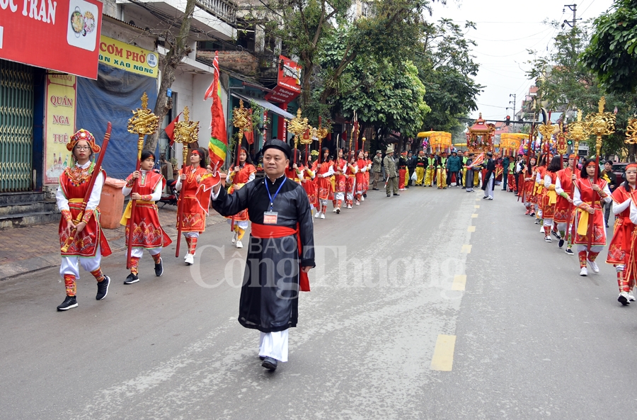 tung bung le hoi ky cung ta phu lang son