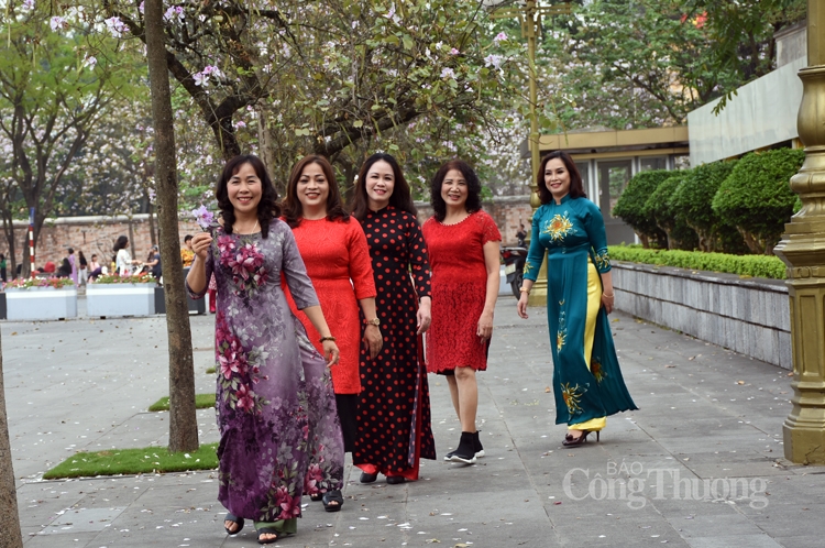 ruc sac hoa ban bung toa giua long ha noi