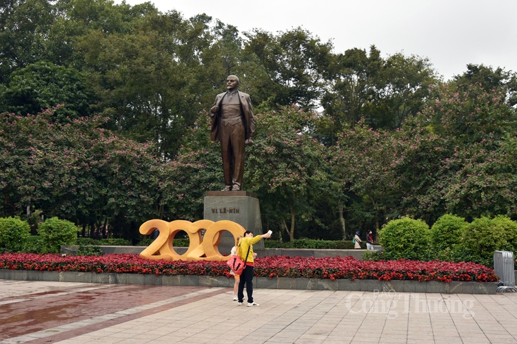 ruc sac hoa ban bung toa giua long ha noi