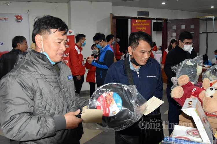 le hoi xuan hong le hoi hien mau lon nhat ca nuoc