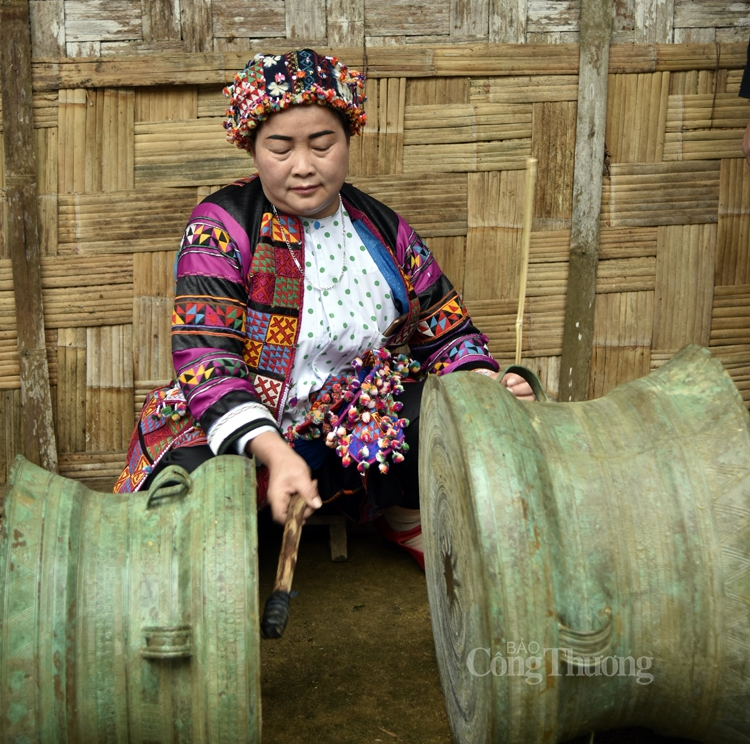 Cúng tổ tiên, kết nối cộng đồng của đồng bào Lô Lô