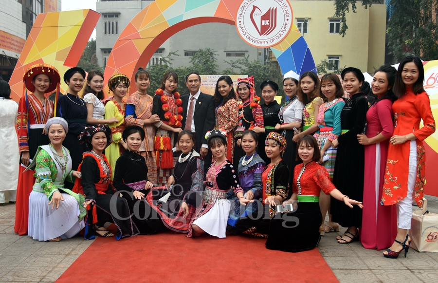 ky niem 60 nam va don nhan huan chuong lao dong hang ba