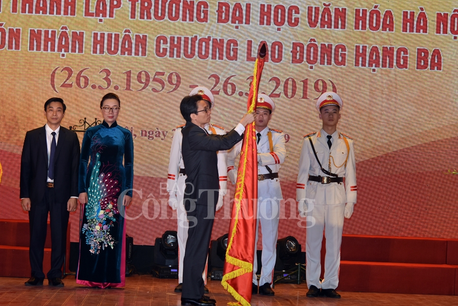 ky niem 60 nam va don nhan huan chuong lao dong hang ba