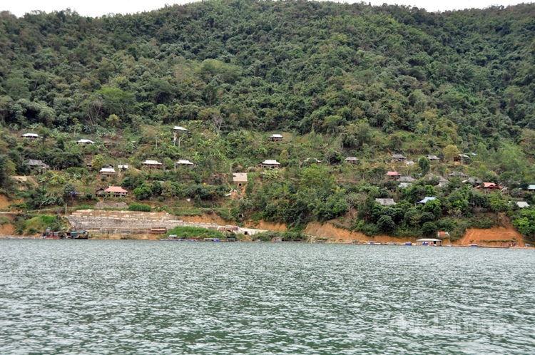 kham pha trai nghiem cung ho thuy dien