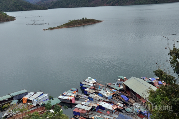 kham pha trai nghiem cung ho thuy dien