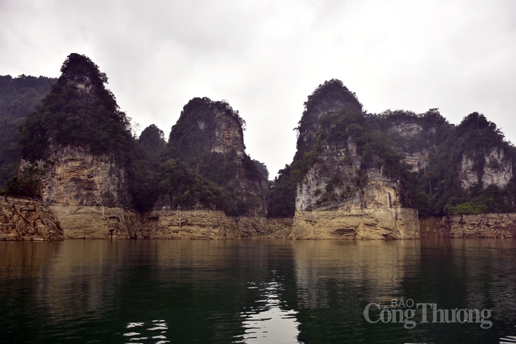 kham pha trai nghiem cung ho thuy dien