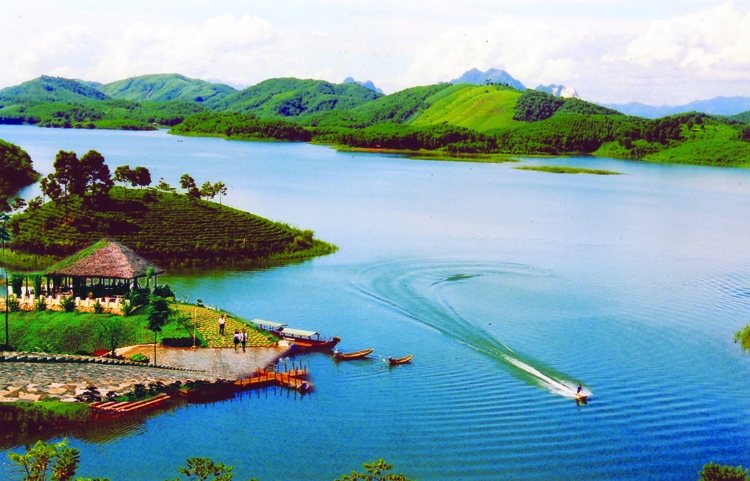 kham pha trai nghiem cung ho thuy dien