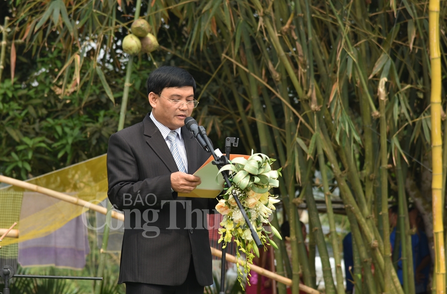 ban hoa am da sac tai ngoi nha chung