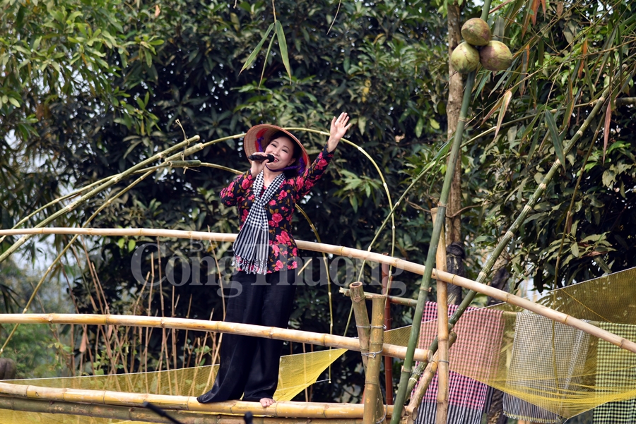 ban hoa am da sac tai ngoi nha chung