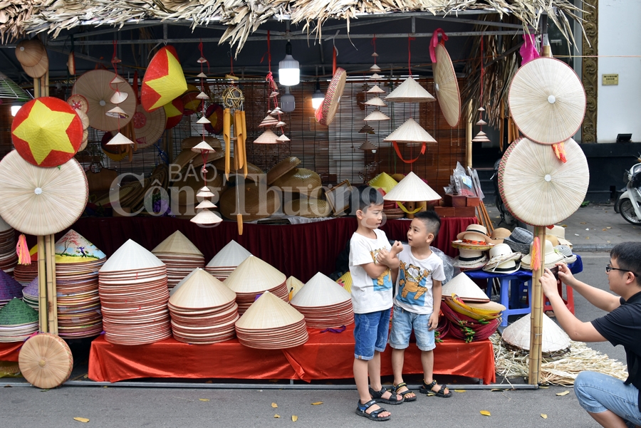 tinh hoa nghe viet tren pho bich hoa phung hung