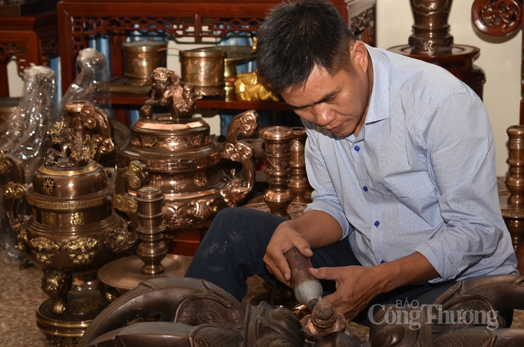 Nghệ nhân đúc đồng Vũ Duy Điệp: Kết hợp tinh hoa nghề với khoa học công nghệ nghe nhan duc dong vu duy diep ket hop tinh hoa nghe voi khoa hoc cong nghe