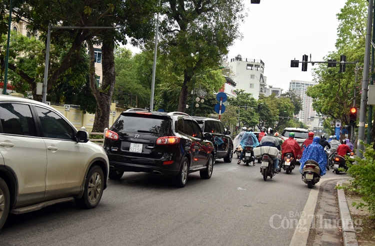 lo ngai chua he t ca ch ly duong pho ha noi da dong tro lai