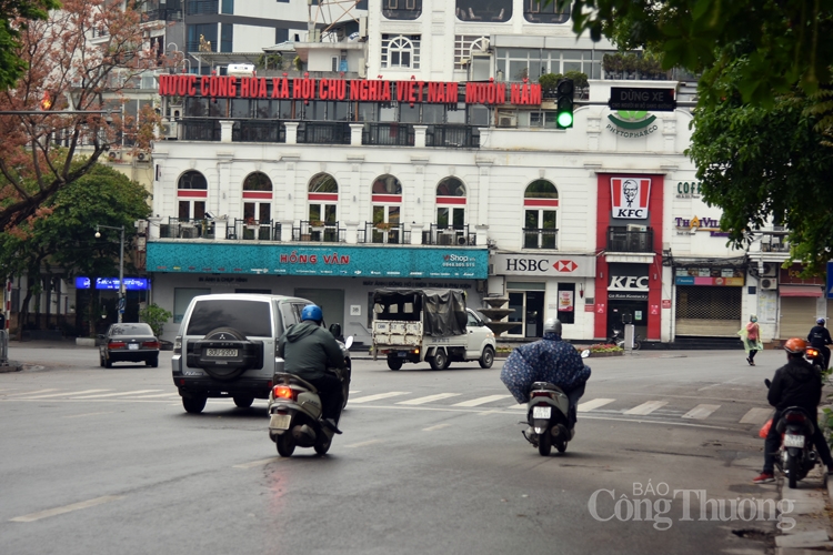 lo ngai chua he t ca ch ly duong pho ha noi da dong tro lai