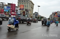 Lo ngại: Chưa hết cách ly, đường phố Hà Nội đã đông trở lại