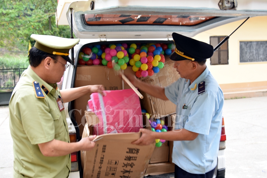 QLTT Lạng Sơn: Khẳng định vai trò nòng cốt kiểm soát thị trường qltt lang son khang dinh vai tro nong cot kiem soat thi truong