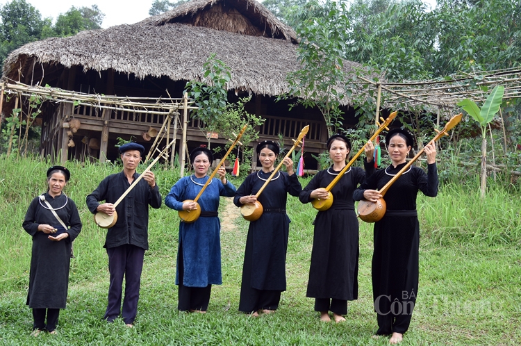 thang nam nho bac tai lang van hoa