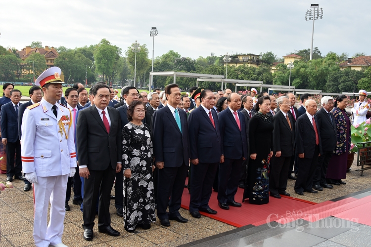Lãnh đạo Đảng, Nhà nước vào Lăng viếng Chủ tịch Hồ Chí Minh lanh dao dang nha nuoc vao lang vieng chu tich ho chi minh 137483