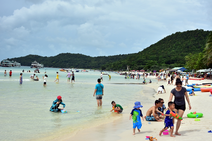 Phú Quốc ra quân quyết dẹp sạch rác thải nhựa phu quoc ra quan quyet dep sach rac thai nhua