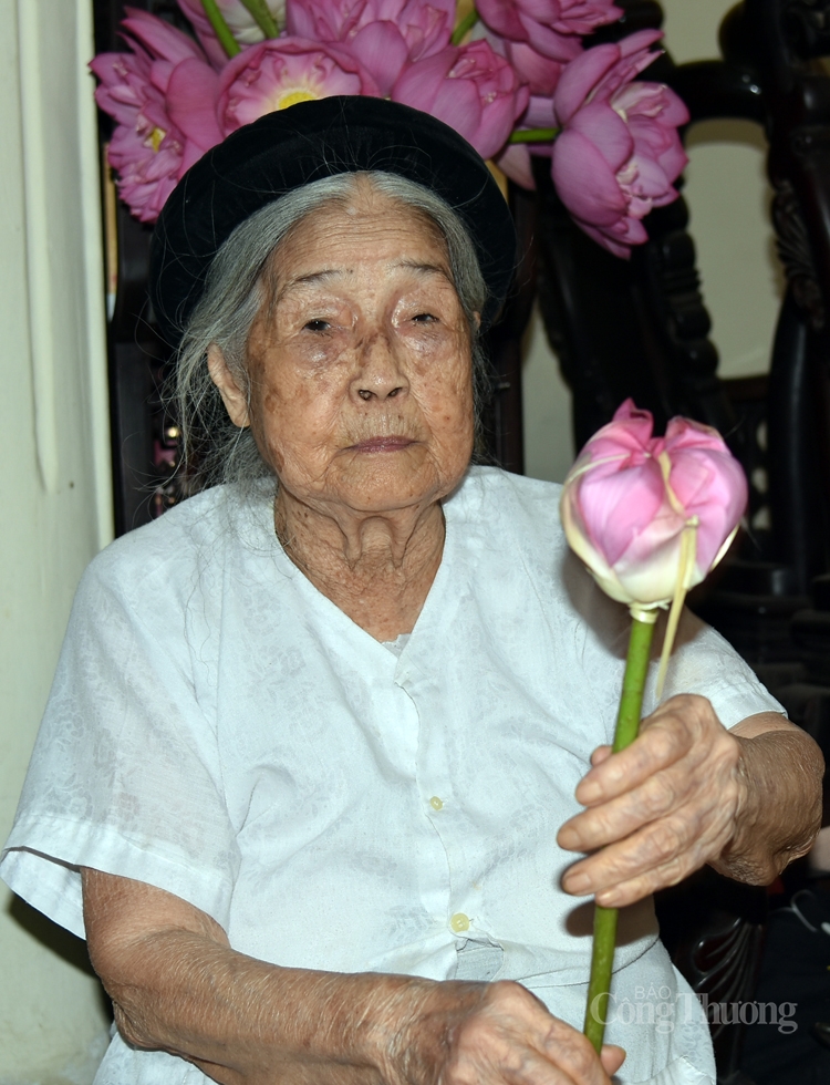 tra sen ho tay uop xoi len ngoi